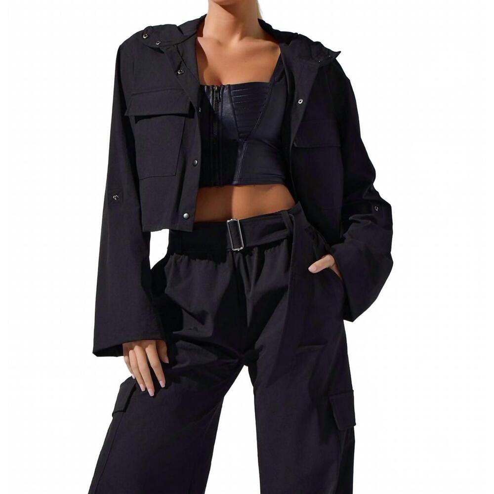 NEW HEROINE SPORT ava cropped lightweight performance jacket in black